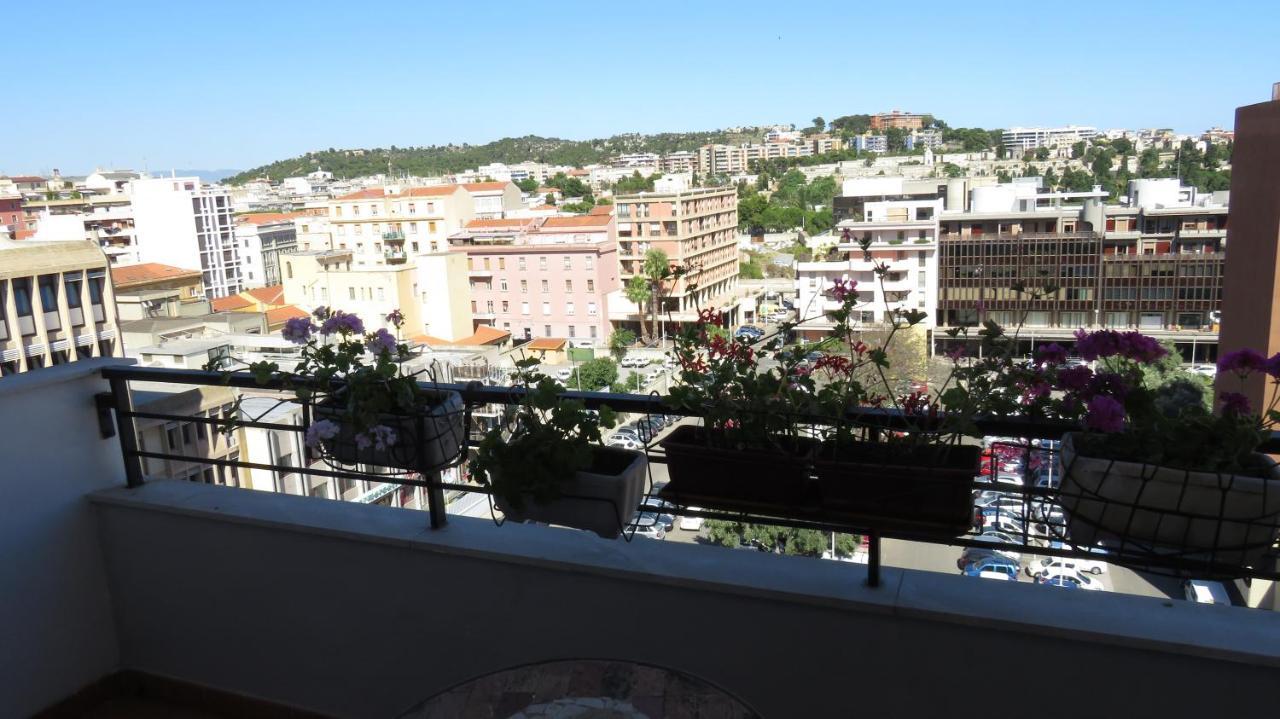 Luna Rossa Rooms Cagliari Esterno foto